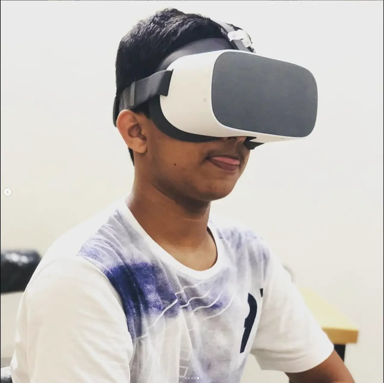 Student exploring a 3D model in VR