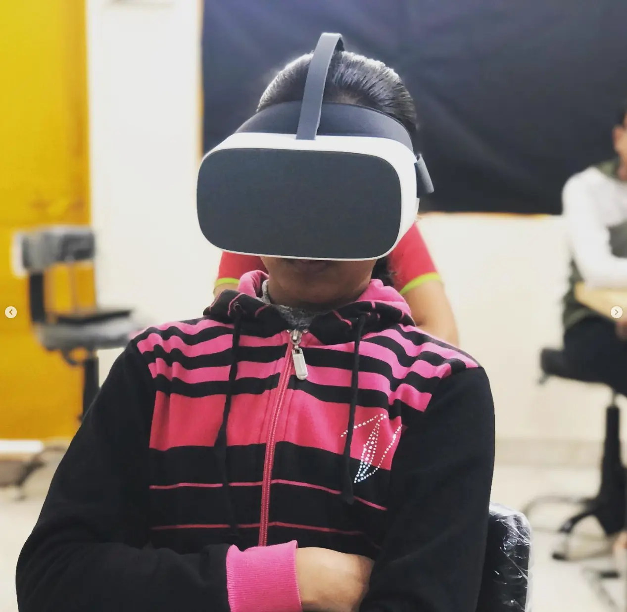 Student exploring a 3D model in VR